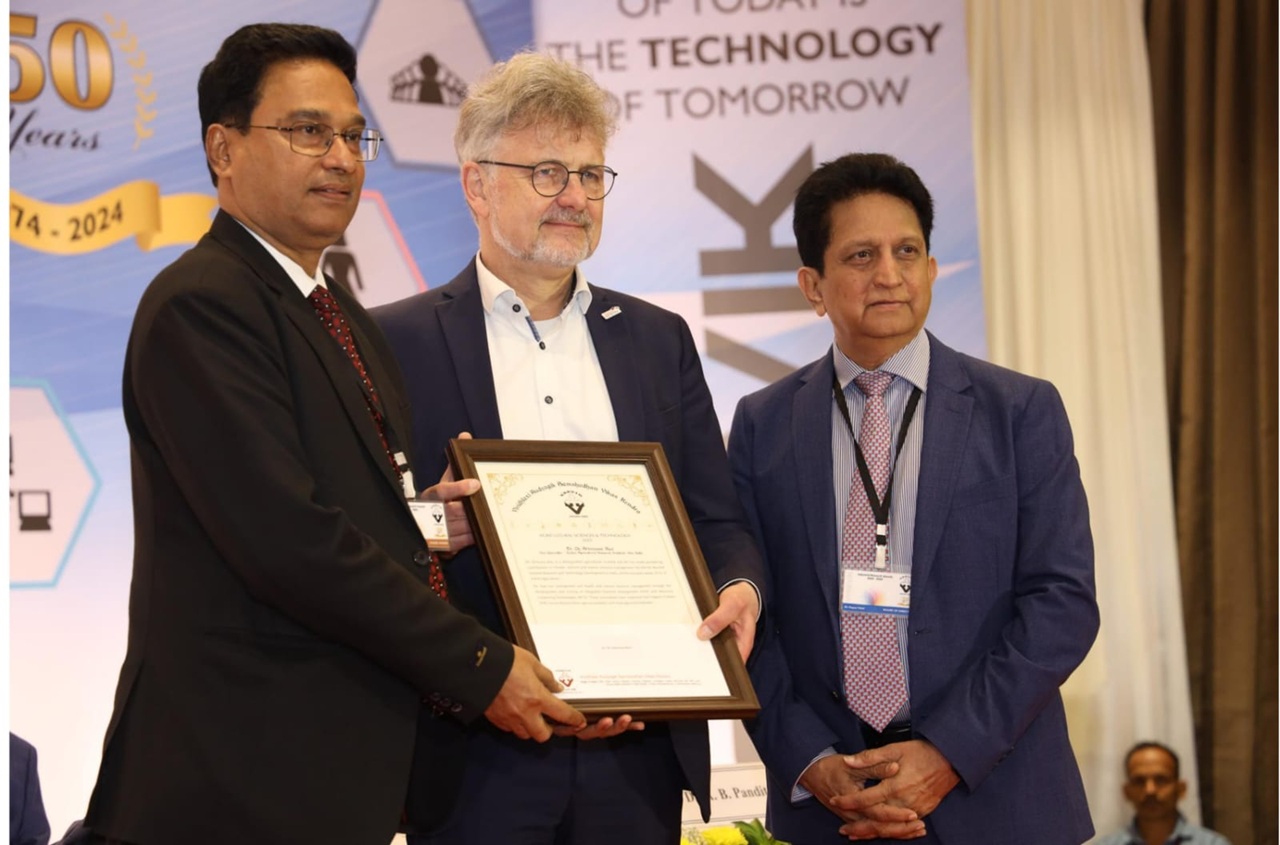 Director, ICAR-IARI, received the Vasvik Industrial Award in Agriculture at Mumbai.